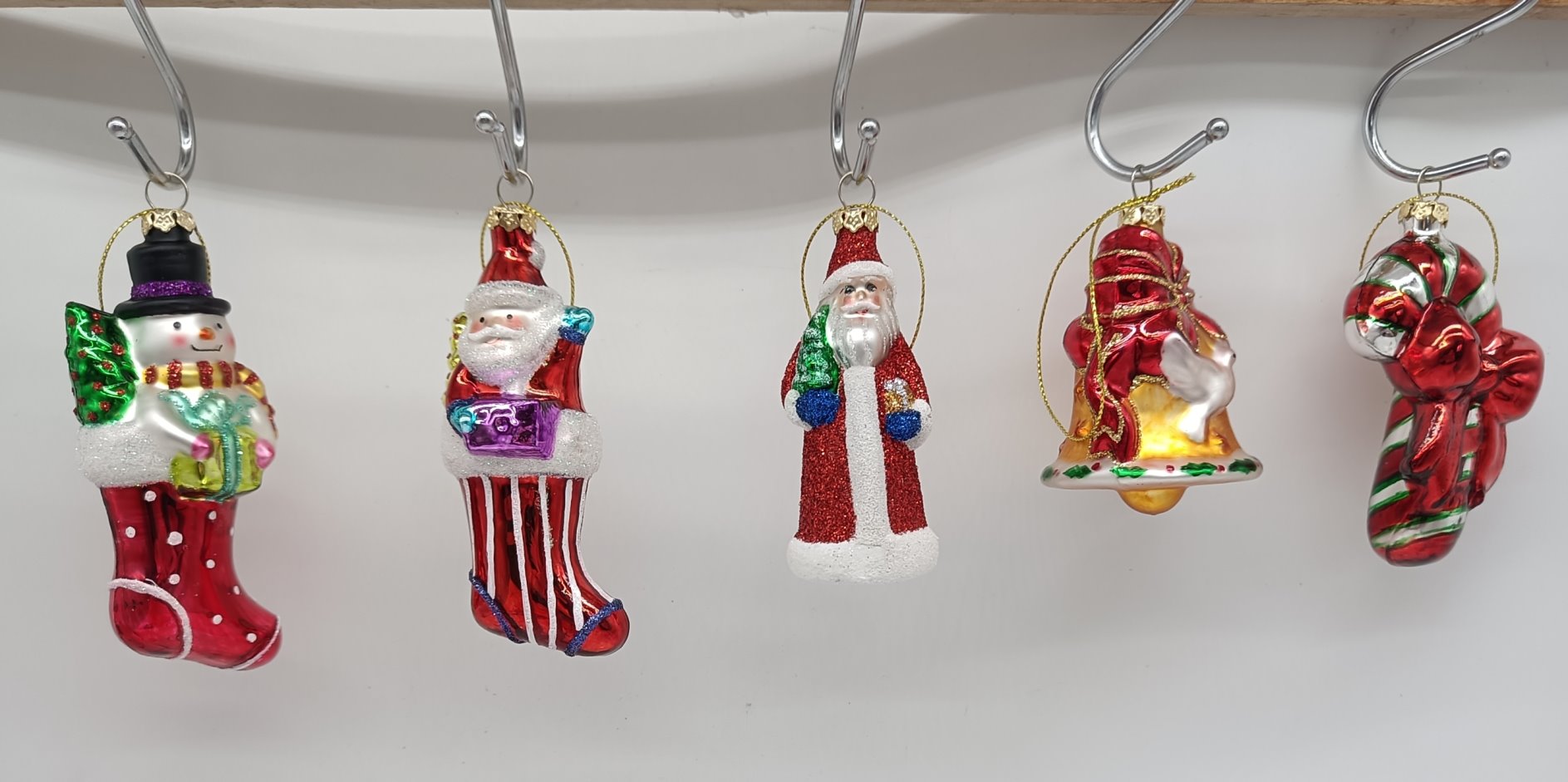GLASS ORNAMENTS/DECORATION